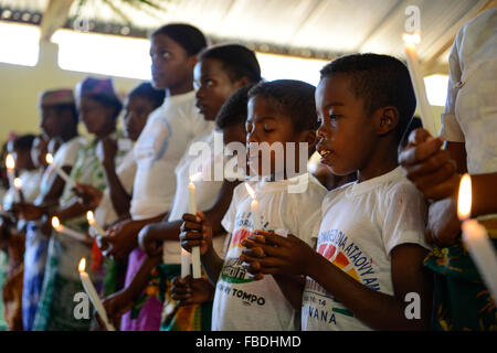 MADAGASCAR Mananjary, Vohilava, village Tanambao Nord, tribu Tanala, le baptême dans l'Eglise catholique Banque D'Images