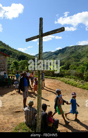 MADAGASCAR Mananjary, Vohilava, village Tanambao Nord, tribu Tanala, la messe du dimanche dans l'église du village dans les montagnes Banque D'Images