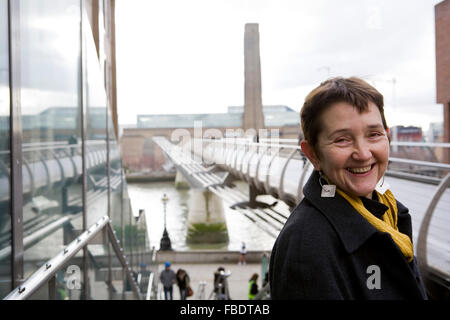 PHOTO : Frances Morris a été annoncé aujourd'hui que le nouveau directeur de la Tate Modern. Elle a posé pour ces photos à la Tate Modern de Londres, le 9 février 2010. Crédit : David Levenson/Alamy Live News Banque D'Images