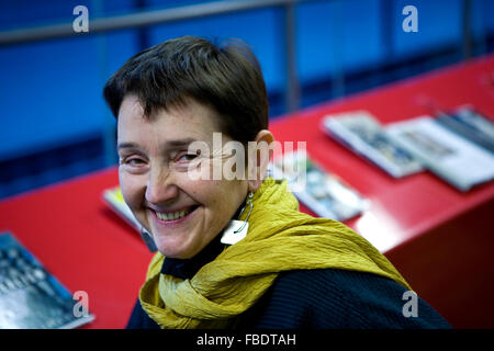 PHOTO : Frances Morris a été annoncé aujourd'hui que le nouveau directeur de la Tate Modern. Elle a posé pour ces photos à la Tate Modern de Londres, le 9 février 2010. Crédit : David Levenson/Alamy Live News Banque D'Images