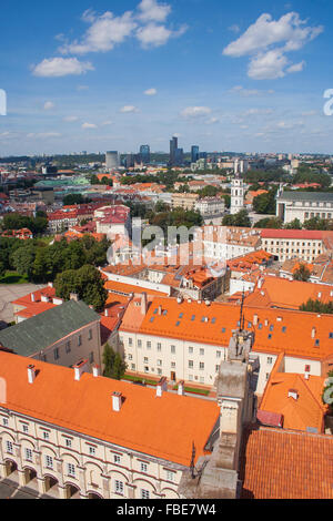 Voir l'Université de Vilnius avec Katedros aikste (Place de la Cathédrale) au-delà, Vilnius, Lituanie Banque D'Images