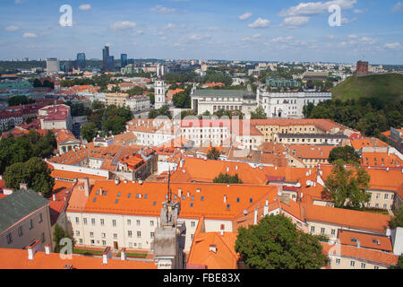 Vue sur la vieille ville, la cathédrale de Vilnius, le palais des Grands Ducs et la Tour de Gediminas, Vilnius, Lituanie Banque D'Images