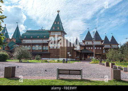 Moscou, Russie - 29 septembre 2015 : Kolomenskoe city park. Copie du palais du tsar Alexeï Mikhaïlovitch Romanov. C'est re Banque D'Images