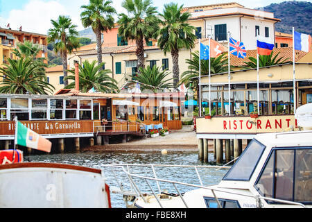 PORTO AZURRO, ILE D'Elbe, ITALIE - CIRCA AOÛT 2011 : les rues de Porto Azurro sur l'île d'Elbe Banque D'Images