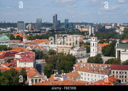 Vue sur la vieille ville, Katedros aikste (Place de la cathédrale) et de Gedimino prospektas, Vilnius, Lituanie Banque D'Images