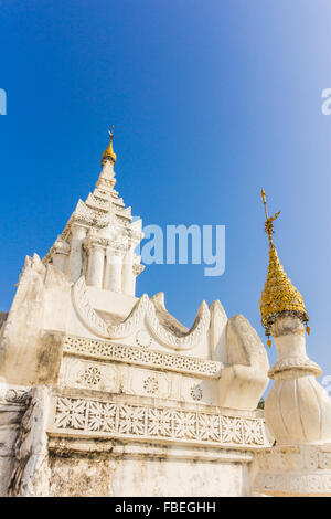 Shwe Yan Pyay Temple , le lac Inle , l'État de Shan, Myanmar Banque D'Images