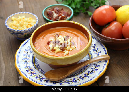 Salmorejo, réfrigérée la soupe aux tomates, la cuisine espagnole Banque D'Images