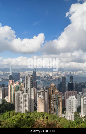 L'horizon de Hong Kong vue de la Pic Victoria à la lumière du jour. Copier l'espace. Banque D'Images