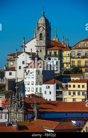 Visage de Rococo église du 16ème siècle conçu par l'architecte baroque italien Nicolau : Naso Igreja da Misericordia, Porto, Portugal Banque D'Images