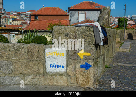 Camino de Santiago (Santiago Fatima signe) Chemin de pèlerinage à Porto, Portugal Banque D'Images