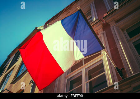 Drapeau tricolores français décorer un édifice du gouvernement local à Paris, France. Tonique, Instant Photo Banque D'Images