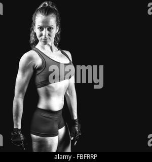 Image composite de portrait de femme sportive avec des gants Banque D'Images