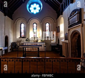 L'église paroissiale à Bishops Frome, Herefordshire est St Mary's et contient une police plus de 700 ans . Banque D'Images