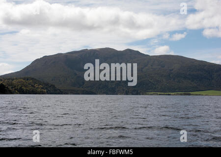 Mount Tarawera en éruption sur l'île du nord de la Nouvelle-Zélande ont éclaté au 10 juin 1886 violemment et crée la Vallée volcanique de Waimangu. Banque D'Images