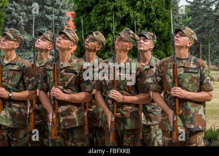 Répétition pour les soldats commémorations de l'indépendance, la guerre d'édifices commémoratifs Eternitate, Chisinau Banque D'Images