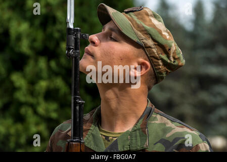 Répétition pour les soldats commémorations de l'indépendance, la guerre d'édifices commémoratifs Eternitate, Chisinau Banque D'Images