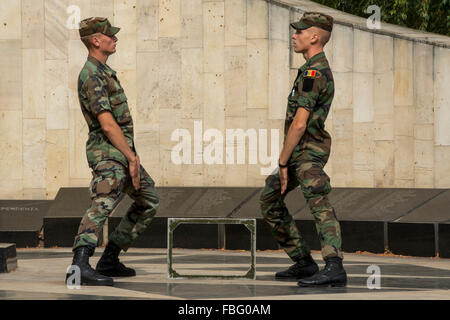 Répétition pour les soldats commémorations de l'indépendance, la guerre d'édifices commémoratifs Eternitate, Chisinau Banque D'Images