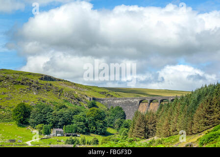 Claerwen dam un réservoir dans l'Elan Valley. Banque D'Images