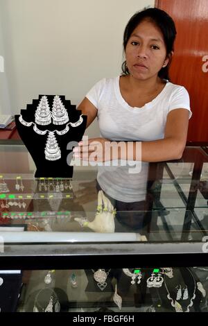 Filigrane - Bijouterie - Marché intérieur de CATACAOS. .Département de Piura au Pérou Banque D'Images