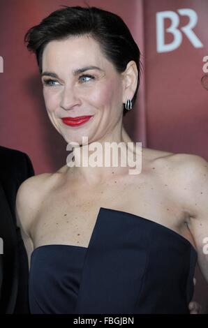 Munich, Allemagne. 15 Jan, 2016. Actoress Christiane Paul arrive pour le Prix du Cinéma bavarois dans le Prince Regent Theater de Munich, Allemagne, 15 janvier 2016. Photo : URSULA DUEREN/dpa/Alamy Live News Banque D'Images