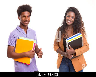 Les jeunes étudiants africains isolés posant sur un fond blanc Banque D'Images