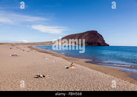 La plage de La Tejita, près d'El Medano et Montana Roja à Tenerife, Îles Canaries, Espagne. Banque D'Images