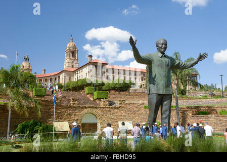 Nelson Mandela Statue près des bâtiments de l'Union sur Meintjieskop, Pretoria, municipalité de Tshwane, province de Gauteng, Afrique du Sud Banque D'Images