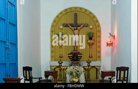 Petite chapelle à l'intérieur de l'Iglesia de Nuestra Señora de la Regla (église Notre Dame de Regla), Regla, Cuba Banque D'Images