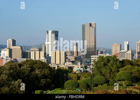 City CBD et de jardins en terrasses de Meintjieskop, Pretoria, Ville de la municipalité de Tshwane, Province de Gauteng, Afrique du Sud Banque D'Images