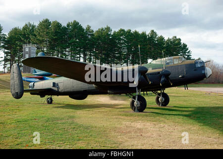 L'Avro Lancaster est un quadrimoteur britannique Seconde Guerre mondiale avion bombardier lourd construit par Avro pour la Royal Air Force Banque D'Images