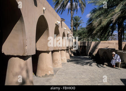 Jalan Bani Bu Ali, de l'Oman. Mosquée de Rashid ben Hamouda. Banque D'Images