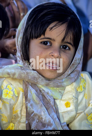 Sur, Oman. Jeune fille omanaise. Banque D'Images