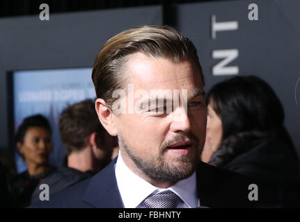 Première mondiale de la 20th Century Fox's "Le Revenant" au théâtre chinois de Grauman - Tapis rouge avec des arrivées : Leonardo DiCaprio Où : Los Angeles, California, United States Quand : 16 déc 2015 Banque D'Images