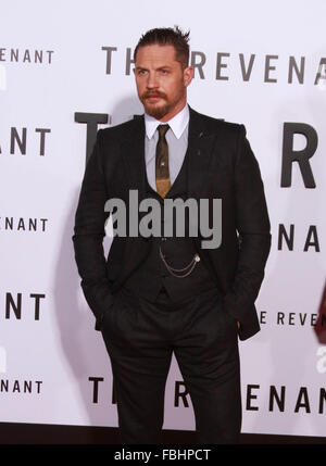 Première mondiale de la 20th Century Fox's "Le Revenant" au théâtre chinois de Grauman - Tapis rouge avec des arrivées : Tom Hardy Où : Los Angeles, California, United States Quand : 16 déc 2015 Banque D'Images