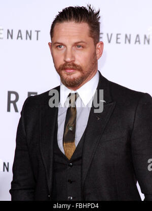 Première mondiale de la 20th Century Fox's "Le Revenant" au théâtre chinois de Grauman - Tapis rouge avec des arrivées : Tom Hardy Où : Los Angeles, California, United States Quand : 16 déc 2015 Banque D'Images