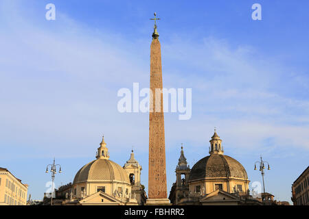 Obélisque Flaminio et églises de Santa Maria, la Piazza del Popolo, Rome, Italie. Banque D'Images