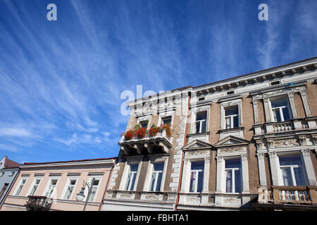 Ville de Lublin en Pologne, immeuble historique de maisons dans la vieille ville, avec l'ornementation classique sur la façade de l'immeuble Banque D'Images