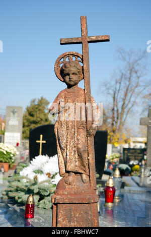 L'Enfant Jésus avec croix Banque D'Images