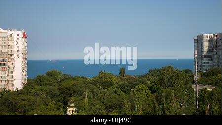 Sur la mer depuis les hauteurs à Odessa. L'été. L'Ukraine. Banque D'Images