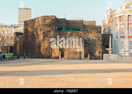 Une vue d'hiver de l'Amirauté citadelle construite pendant la Seconde Guerre mondiale, deux pour l'Amirauté et maintenant utilisé par le ministère de la Défense. Banque D'Images