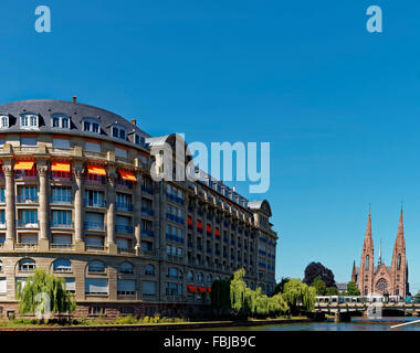 Parc de l'Orangerie, l'église St Paul, Strasbourg, France Banque D'Images