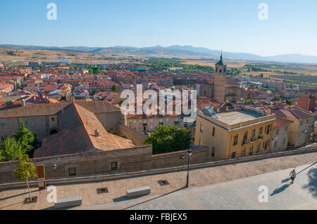 Vue depuis les remparts de la ville. Paseo del Rastro, Avila, Castilla Leon, Espagne. Banque D'Images