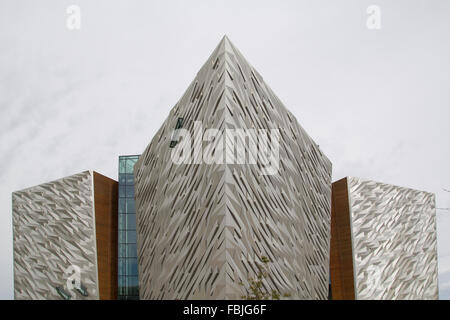 Le Titanic visitor centre de Belfast, situé sur le site même de cales Banque D'Images