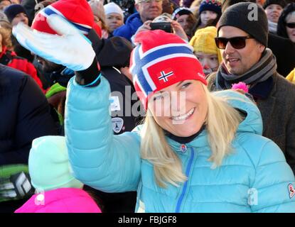 Oslo, 17-01-2016 La Princesse héritière Mette-Marit 25e anniversaire de l'accession au trône de Norvège de Leurs Majestés le roi Harald et la reine Sonja La Famille royale assiste à des événements de la Place du Palais (Slottsplassen) PRE/Albert Nieboer/Pays-Bas OUT - AUCUN FIL SERVICE - Banque D'Images