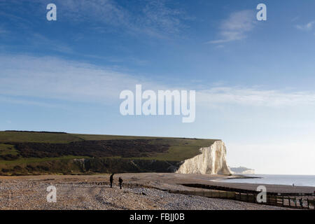 Plage de Cuckmere Haven, surplombant les Seven Sisters, East Sussex, South Downs National Park, Angleterre, Royaume-Uni Banque D'Images