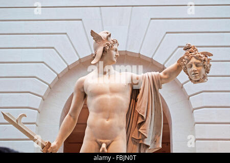 New York, USA : Persée avec la tête de Méduse, une sculpture de l'Italien Antonio Canova au Metropolitan Museum of Art Banque D'Images