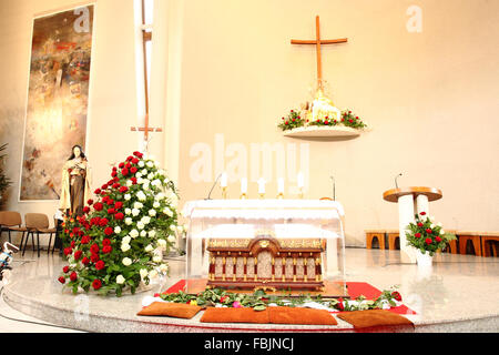 Les reliques de Sainte Thérèse de Lisieux à Notre-Dame-des-Sept-Douleurs église, Bratislava, Slovaquie. Banque D'Images