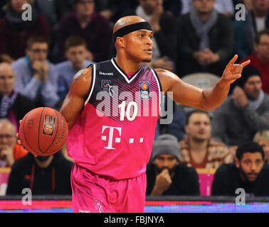 Bonn, Allemagne. 17 Jan, 2016. Basket-ball, l'Allemagne, Bundesliga, Telekom Baskets Bonn vs Ratiopharm Ulm, Telekom Dome, Bonn, 17.01.2016 : Eugene Lawrence (Bonn) . Credit : Juergen Schwarz/Alamy Live News Banque D'Images