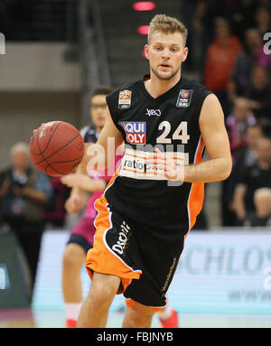 Bonn, Allemagne. 17 Jan, 2016. Basket-ball, l'Allemagne, Bundesliga, Telekom Baskets Bonn vs Ratiopharm Ulm, Telekom Dome, Bonn, 17.01.2016 : Taylor Braun (Ulm) . Credit : Juergen Schwarz/Alamy Live News Banque D'Images