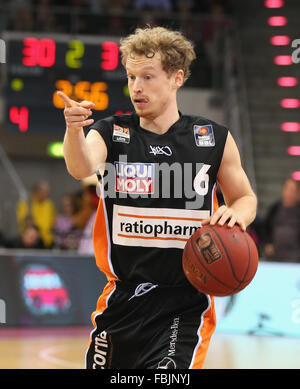 Bonn, Allemagne. 17 Jan, 2016. Basket-ball, l'Allemagne, Bundesliga, Telekom Baskets Bonn vs Ratiopharm Ulm, Telekom Dome, Bonn, 17.01.2016 : Par Guenther (Ulm) Credit : Juergen Schwarz/Alamy Live News Banque D'Images